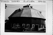 SW OF MAUSTON ON COUNTY HIGHWAY G, a Astylistic Utilitarian Building centric barn, built in Lindina, Wisconsin in .