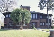 1212 CASS ST, a Prairie School house, built in La Crosse, Wisconsin in 1917.