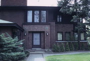 1212 CASS ST, a Prairie School house, built in La Crosse, Wisconsin in 1917.