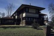 1222 CASS ST, a Prairie School house, built in La Crosse, Wisconsin in 1914.