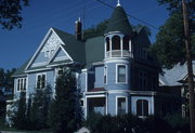 928-932 KING ST (204 S 10TH ST), a Queen Anne house, built in La Crosse, Wisconsin in 1891.