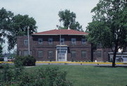 410 E VETERAN MEMORIAL DR, a Colonial Revival/Georgian Revival laboratory, built in La Crosse, Wisconsin in 1924.