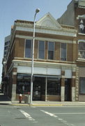201 PEARL ST, a Italianate retail building, built in La Crosse, Wisconsin in 1886.
