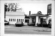 1131 S 3RD ST, a Astylistic Utilitarian Building gas station/service station, built in La Crosse, Wisconsin in .