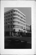 201-205 S 5TH AVE, a Art/Streamline Moderne large retail building, built in La Crosse, Wisconsin in 1940.