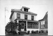 318 S 8TH ST, a American Foursquare house, built in La Crosse, Wisconsin in 1855.