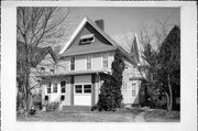 415-417 S 14TH ST, a Queen Anne house, built in La Crosse, Wisconsin in 1885.