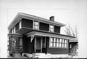 121 S 19TH ST, a Prairie School house, built in La Crosse, Wisconsin in 1923.