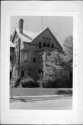 950 CASS ST, a Queen Anne house, built in La Crosse, Wisconsin in 1884.