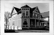 1010 CASS ST (405 S 11TH ST-ORIGINAL ADDRESS), a Queen Anne house, built in La Crosse, Wisconsin in 1889.
