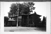 1212 CASS ST, a Prairie School house, built in La Crosse, Wisconsin in 1917.