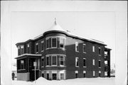 608-612 KING ST, a Queen Anne house, built in La Crosse, Wisconsin in 1902.