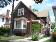1524 S LAYTON BLVD, a Queen Anne apartment/condominium, built in Milwaukee, Wisconsin in 1909.