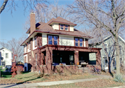 812 JENIFER ST, a American Foursquare house, built in Madison, Wisconsin in 1909.