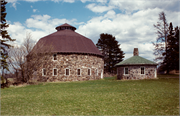 E SIDE OF DUPONT RD .3 MI N OF REIN RD, a Astylistic Utilitarian Building centric barn, built in Oma, Wisconsin in 1917.