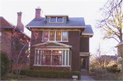 1822 N HI-MOUNT BLVD, a Dutch Colonial Revival house, built in Milwaukee, Wisconsin in 1916.