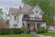 120 S LINCOLN ST, a Queen Anne house, built in Shawano, Wisconsin in 1913.