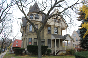 3111 W WISCONSIN AVE, a Queen Anne house, built in Milwaukee, Wisconsin in 1892.