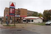 2502 W WISCONSIN AVE, a Commercial Vernacular gas station/service station, built in Milwaukee, Wisconsin in 1950.