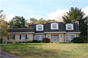 108 OAK FOREST DR, a Colonial Revival/Georgian Revival house, built in Onalaska, Wisconsin in 1977.