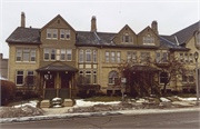 1019-1043 E OGDEN AVE, a Queen Anne row house/townhouse, built in Milwaukee, Wisconsin in 1889.