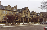 1019-1043 E OGDEN AVE, a Queen Anne row house/townhouse, built in Milwaukee, Wisconsin in 1889.