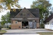 421 2ND AVE N, a Queen Anne carriage house, built in Onalaska, Wisconsin in .