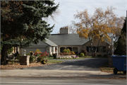 6370 N LAKE DR, a Contemporary house, built in Whitefish Bay, Wisconsin in 1949.