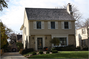 6149 N KENT AVE, a Colonial Revival/Georgian Revival house, built in Whitefish Bay, Wisconsin in 1938.