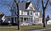 407 E SUMNER ST / STATE HIGHWAY 60, a Queen Anne house, built in Hartford, Wisconsin in 1897.