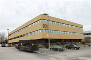 1011 N MAYFAIR RD, a Contemporary large office building, built in Wauwatosa, Wisconsin in 1977.