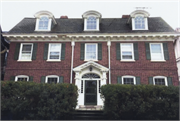 2128 N LAKE DR, a Colonial Revival/Georgian Revival house, built in Milwaukee, Wisconsin in 1906.