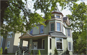 924 CASS ST, a Queen Anne house, built in La Crosse, Wisconsin in 1890.