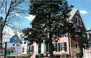 1840 YAHARA PL, a Colonial Revival/Georgian Revival house, built in Madison, Wisconsin in 1922.