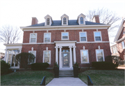 3043 N SUMMIT AVE, a Colonial Revival/Georgian Revival house, built in Milwaukee, Wisconsin in 1911.