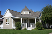 922 ELLIS AVE, a Queen Anne house, built in Ashland, Wisconsin in 1902.