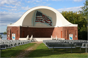 MEMORIAL PARK, LAKE SHORE DR W BETWEEN ELLIS AND 2ND AVE W, a Colonial Revival/Georgian Revival bandstand/bandshell, built in Ashland, Wisconsin in 1934.