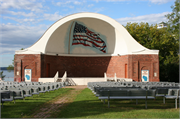 MEMORIAL PARK, LAKE SHORE DR W BETWEEN ELLIS AND 2ND AVE W, a Colonial Revival/Georgian Revival bandstand, built in Ashland, Wisconsin in 1934.