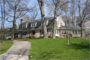 800 GLENWOOD AVE, a Dutch Colonial Revival house, built in De Pere, Wisconsin in 1967.