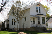 814 JAMES ST, a Front Gabled house, built in De Pere, Wisconsin in 1900.