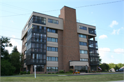 2130 LOST DAUPHIN RD, a Contemporary apartment/condominium, built in De Pere, Wisconsin in 1982.