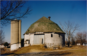 2605 W COLLEY RD, a Astylistic Utilitarian Building centric barn, built in Beloit, Wisconsin in 1911.