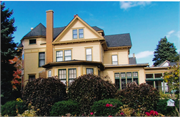 1211 Main St, a Queen Anne house, built in Racine, Wisconsin in 1890.