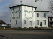 18 S JANESVILLE ST, a Octagon lodging-hotel, built in Milton, Wisconsin in 1844.
