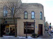 337 W MAIN ST 337 W MAIN ST, a Italianate grocery store/supermarket, built in Waukesha, Wisconsin in 1868.