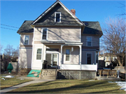 916-920 KING ST, a Queen Anne house, built in La Crosse, Wisconsin in 1891.