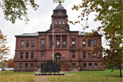 800 CLERMONT ST, a Neoclassical/Beaux Arts courthouse, built in Antigo, Wisconsin in 1905.