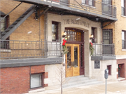 121-129 S HAMILTON ST, a Neoclassical/Beaux Arts apartment/condominium, built in Madison, Wisconsin in 1913.