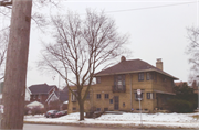 2048 N HI-MOUNT BLVD, a Prairie School house, built in Milwaukee, Wisconsin in 1922.