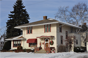 620 CLEVELAND AVE, a Prairie School house, built in Manitowoc, Wisconsin in 1915.